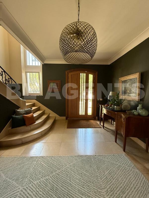 Demeure - 260 m² - 8 pièces