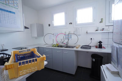 Local d'activités - 100 m²