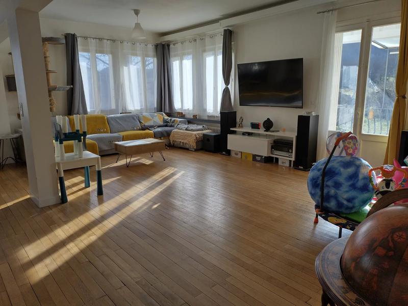 Maison - 225 m² - 7 pièces