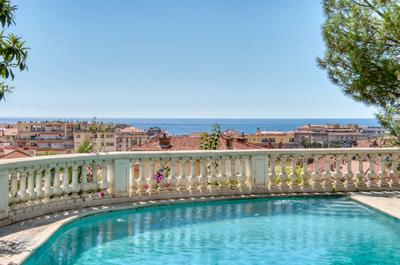 Villa - 475 m² - 12 pièces