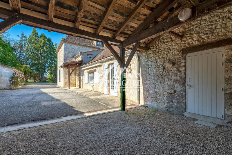 Maison ancienne - 350 m² - 8 pièces