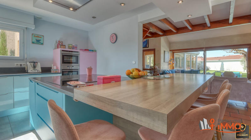 Maison - 270 m² - 11 pièces