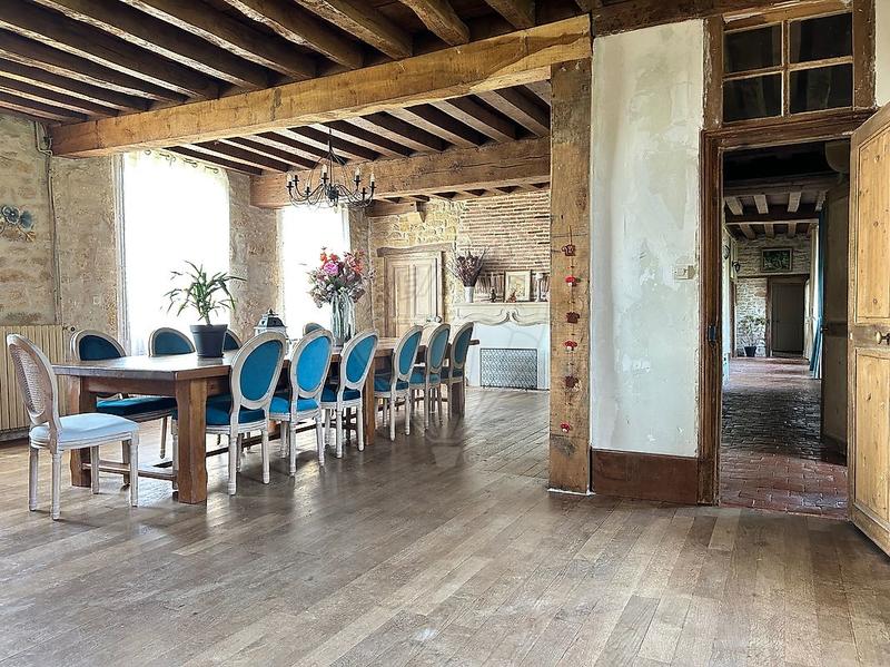 Demeure - 318 m² - 13 pièces
