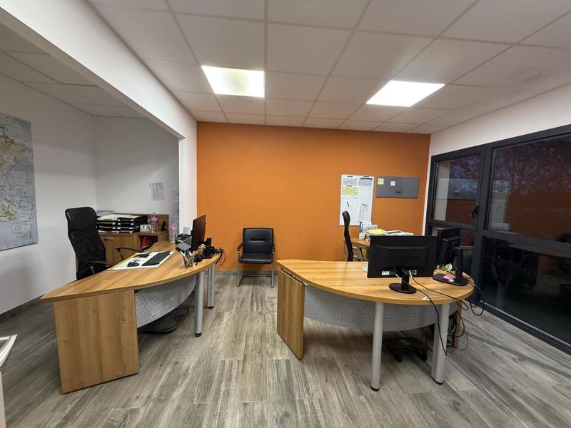 Local d'activité / Entrepôt - 225 m²