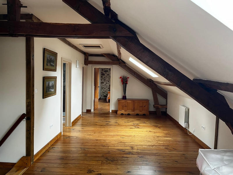 Maison - 250 m² - 6 pièces