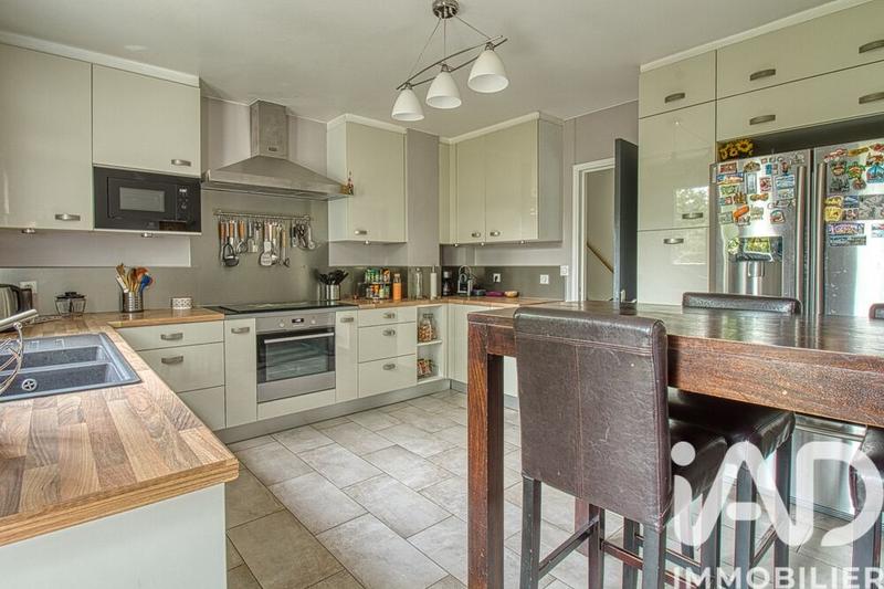 Maison - 218 m² - 9 pièces