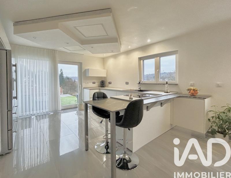 Maison - 226 m² - 8 pièces