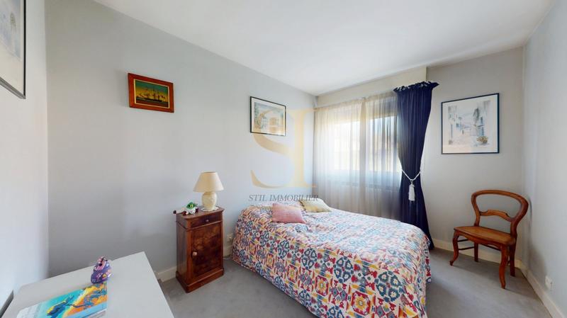 Maison - 180 m² - 8 pièces