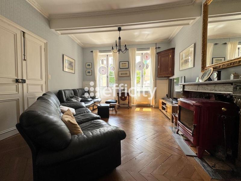 Maison - 250 m² - 11 pièces