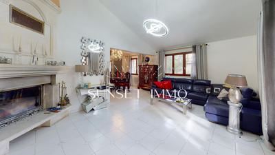 Maison - 220 m² - 6 pièces