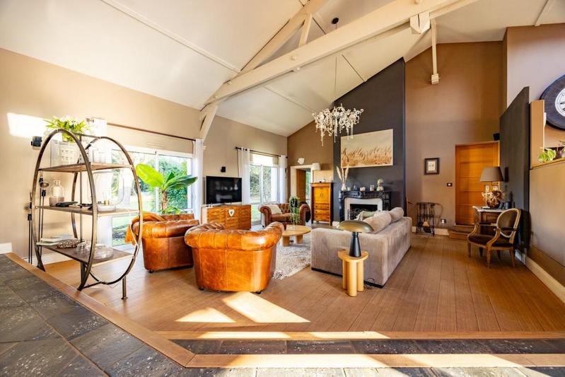 Maison - 245 m² - 7 pièces