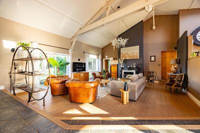 Maison - 245 m² - 7 pièces