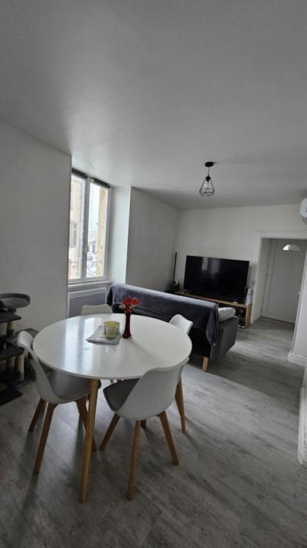 Appartement - 64 m² - 2 pièces