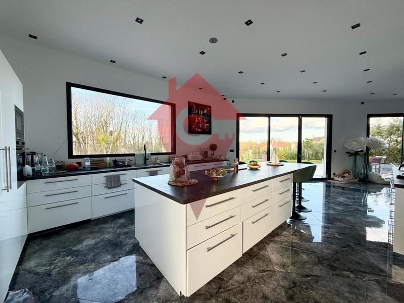 Maison d'architecte - 400 m² - 8 pièces