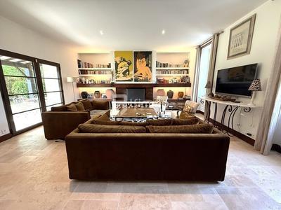 Maison - 306 m² - 9 pièces