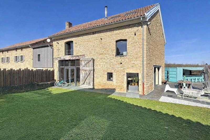 Maison en pierre - 253 m² - 7 pièces