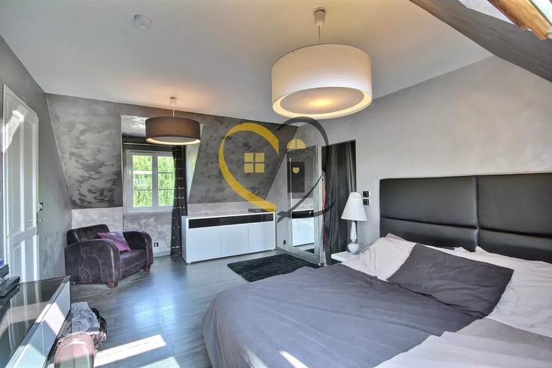 Propriété - 260 m² - 11 pièces