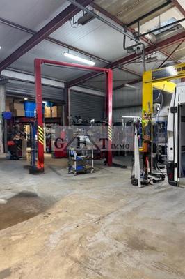 Entrepôt - 320 m²