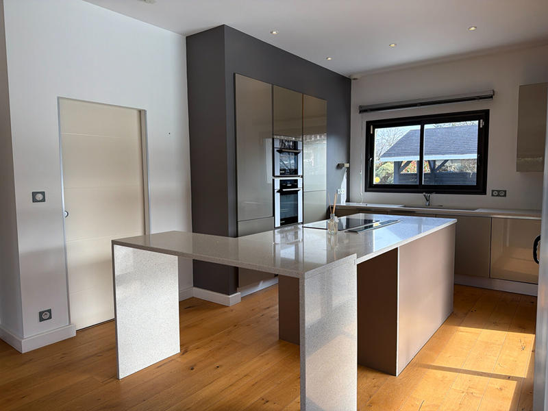 Maison - 180 m² - 6 pièces