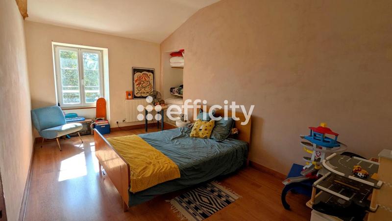 Maison - 210 m² - 5 pièces