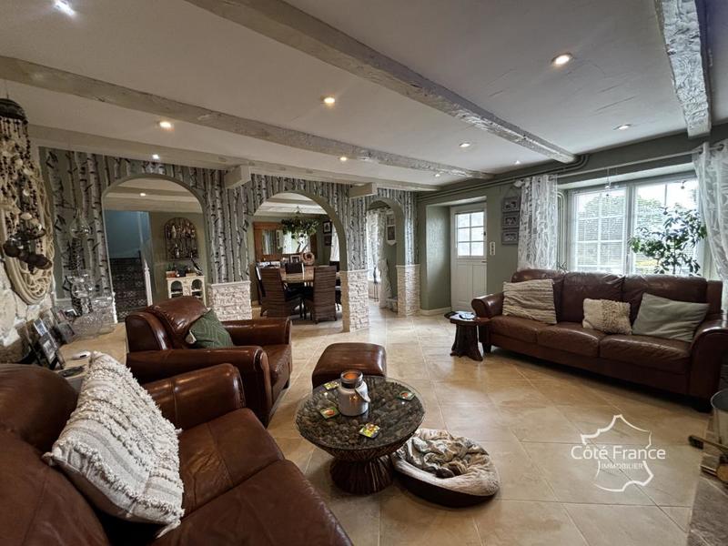 Propriété - 265 m² - 11 pièces