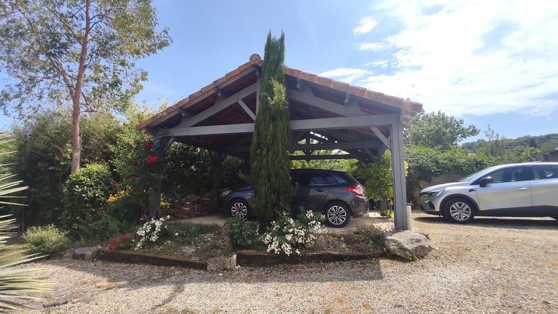 Maison - 242 m² - 7 pièces