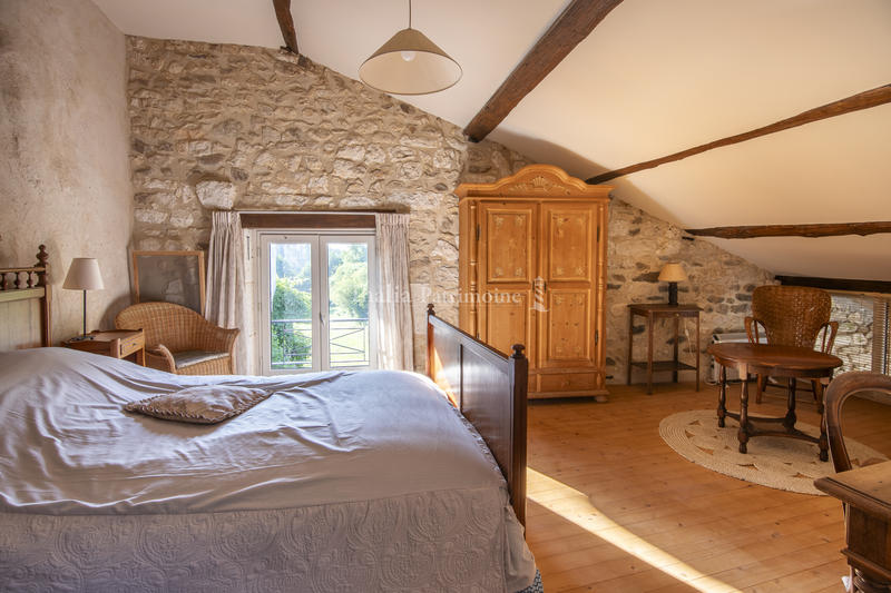 Maison - 372 m² - 13 pièces