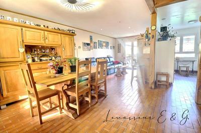 Maison - 93 m² - 7 pièces