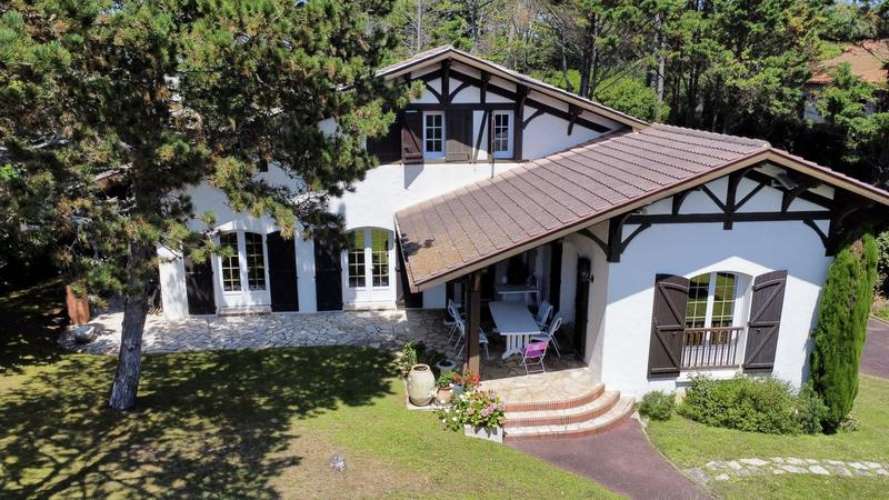 Maison - 210 m² - 6 pièces