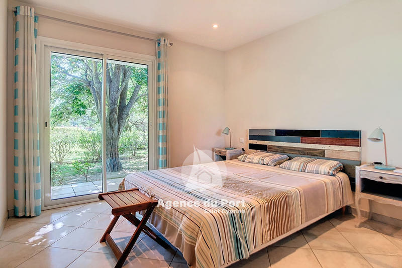 Villa - 221 m² - 9 pièces