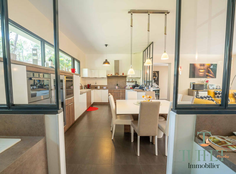 Villa - 238 m² - 5 pièces