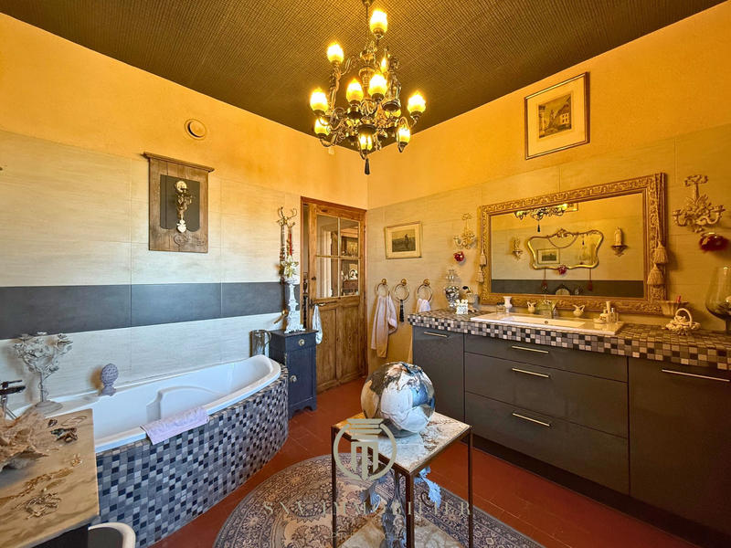 Propriété - 236 m² - 7 pièces