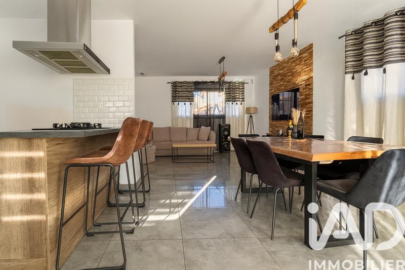 Maison - 122 m² - 5 pièces