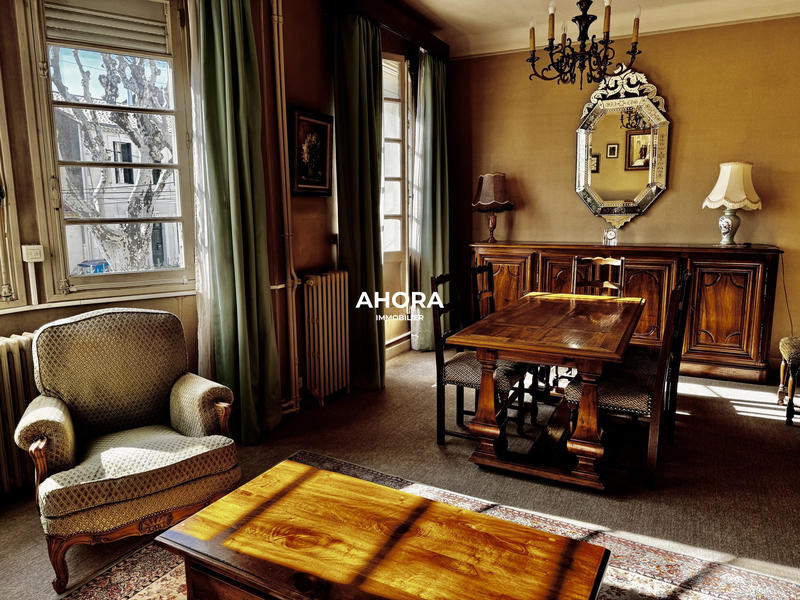 Maison - 240 m² - 9 pièces