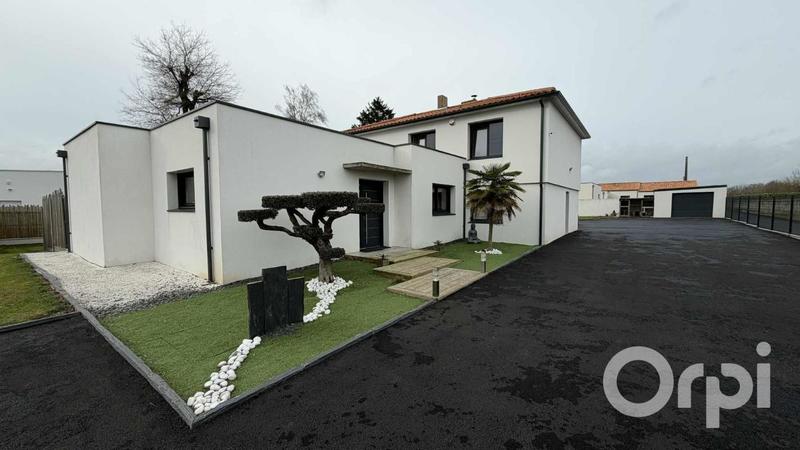 Maison de ville - 210 m² - 7 pièces