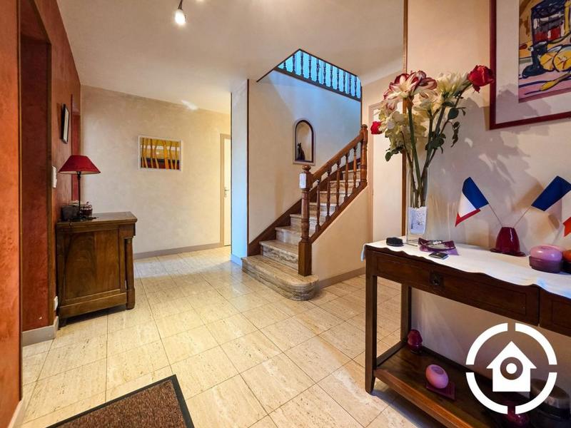 Maison - 212 m² - 8 pièces