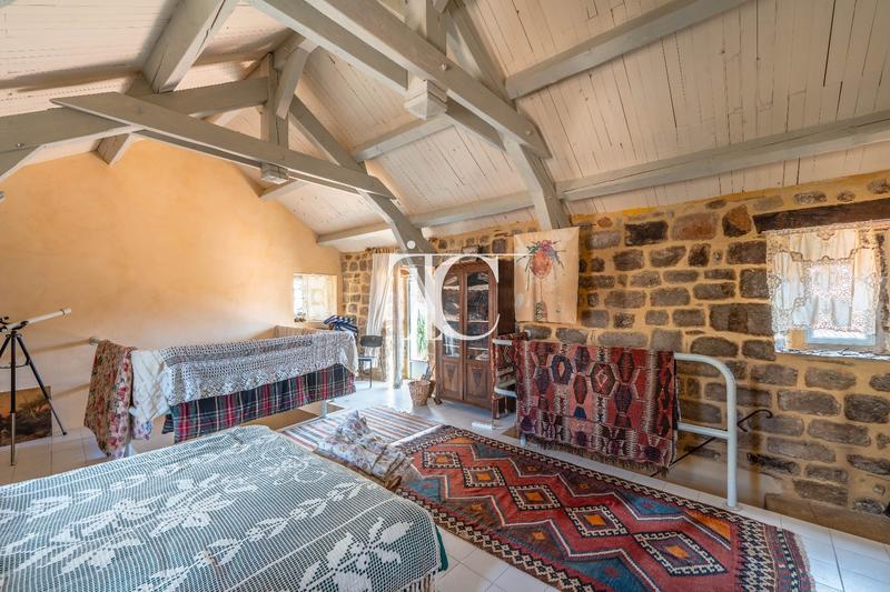 Maison - 350 m² - 11 pièces