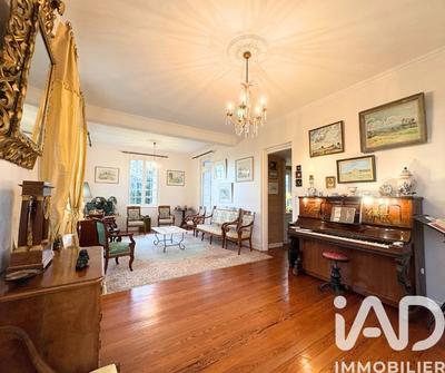 Maison - 305 m² - 8 pièces