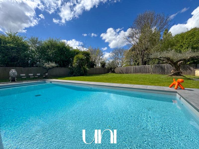 Maison - 316 m² - 8 pièces