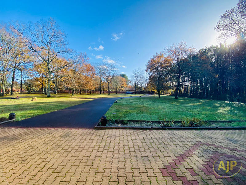 Maison - 209 m² - 8 pièces