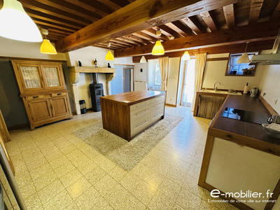 Maison - 223 m² - 8 pièces