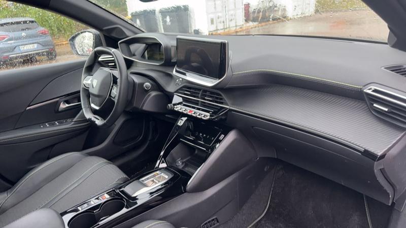 Peugeot E-208 156 115kWh Gt