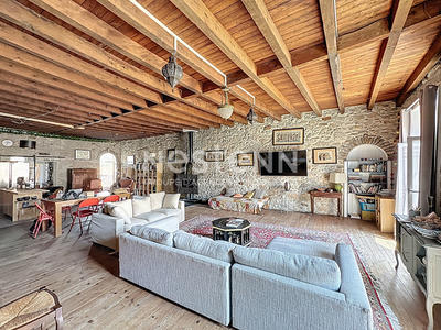 Maison - 280 m² - 6 pièces