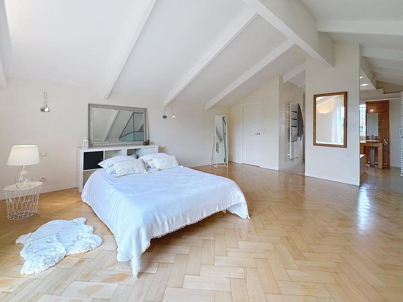 Maison - 271 m² - 9 pièces