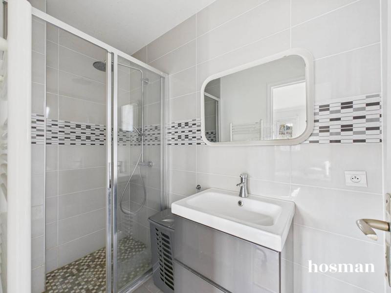 Maison - 210 m² - 6 pièces