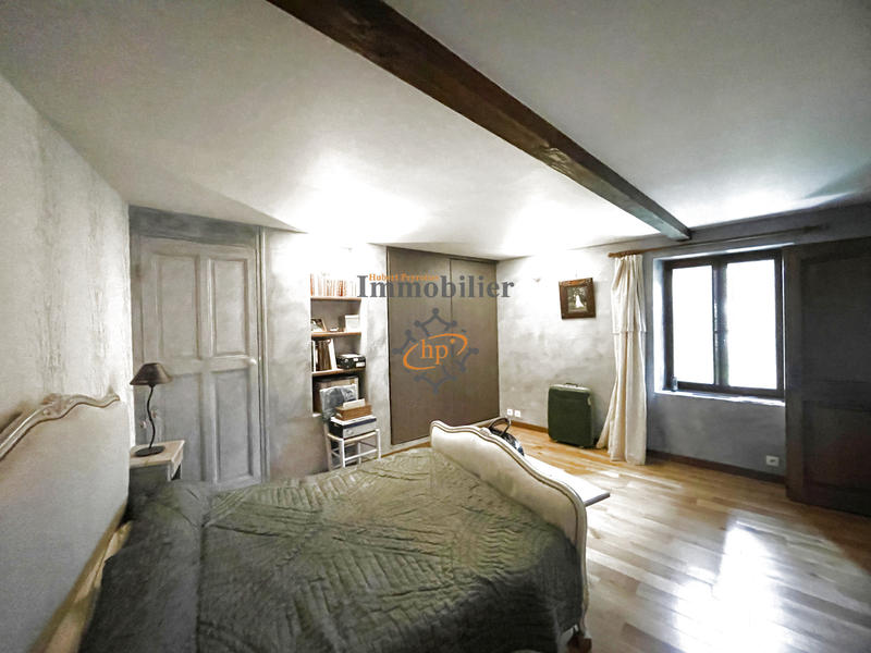 Maison - 233 m² - 8 pièces