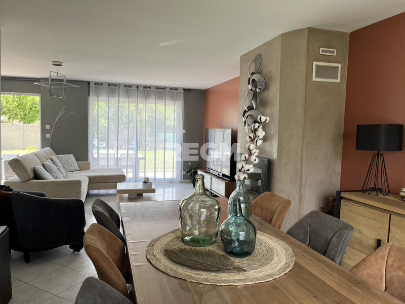 Maison - 215 m² - 8 pièces