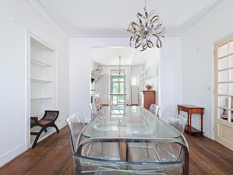 Maison - 317 m² - 9 pièces