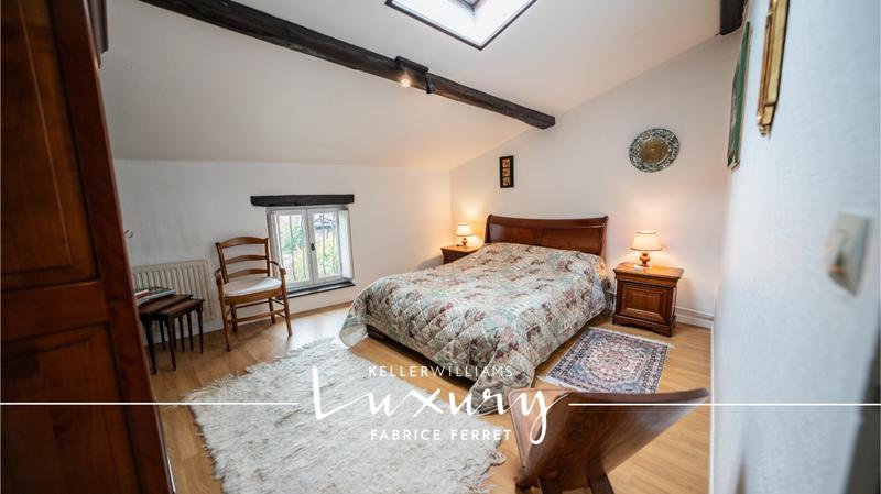 Maison - 326 m² - 11 pièces