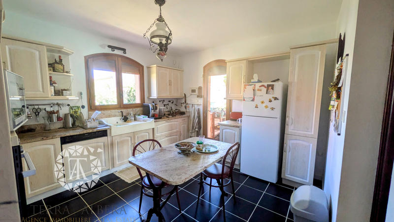 Villa - 212 m² - 8 pièces